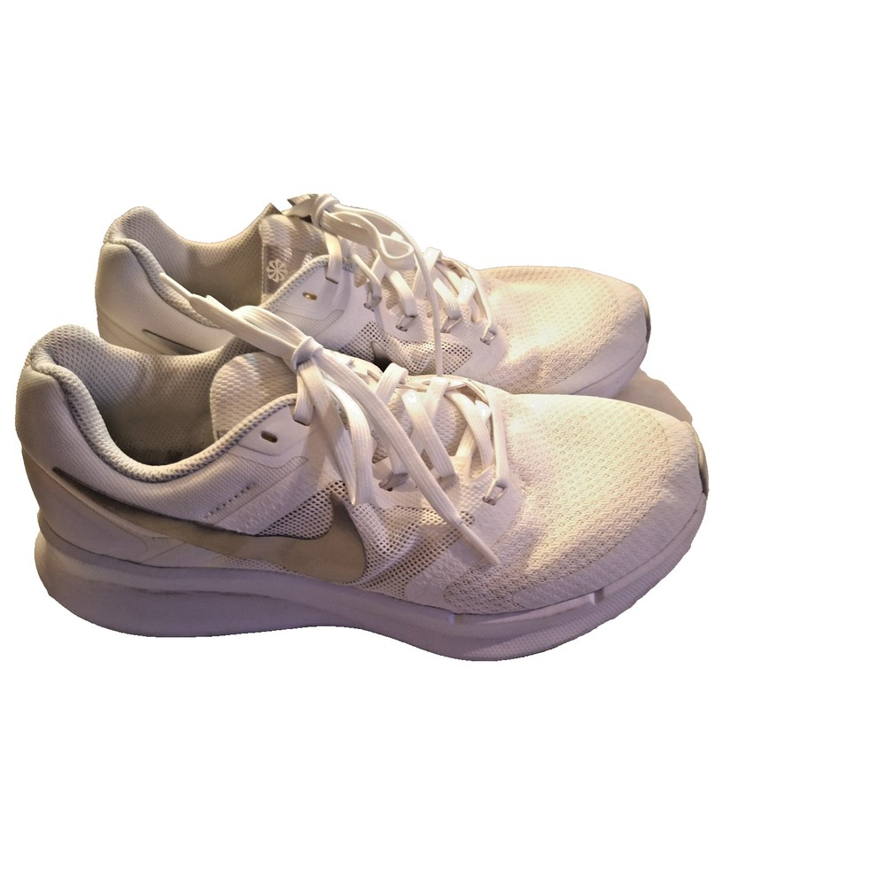 Nike Run Swift 3 White Metallic Silver Women‎ Size 8.5 Used